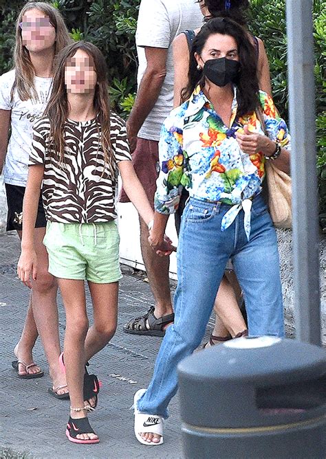 penelope cruz children.